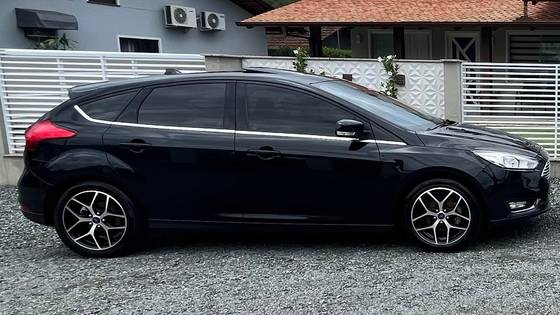 FORD FOCUS 2.0 TITANIUM 16V FLEX 4P POWERSHIFT FORD FOCUS 2.0 TITANIUM 16V FLEX 4P POWERSHIFT